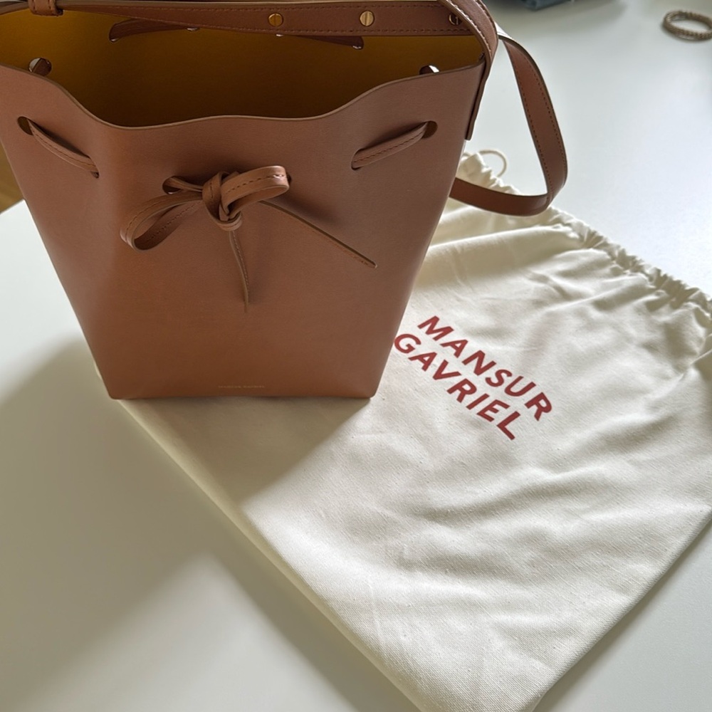 NWOT Mansur Gavriel Bucket Bag in Camel, vegan - Picture 3 of 6